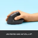 Mouse Logitech Lift Vertical Ergo Inalámbrico Grafito-Postura.webp