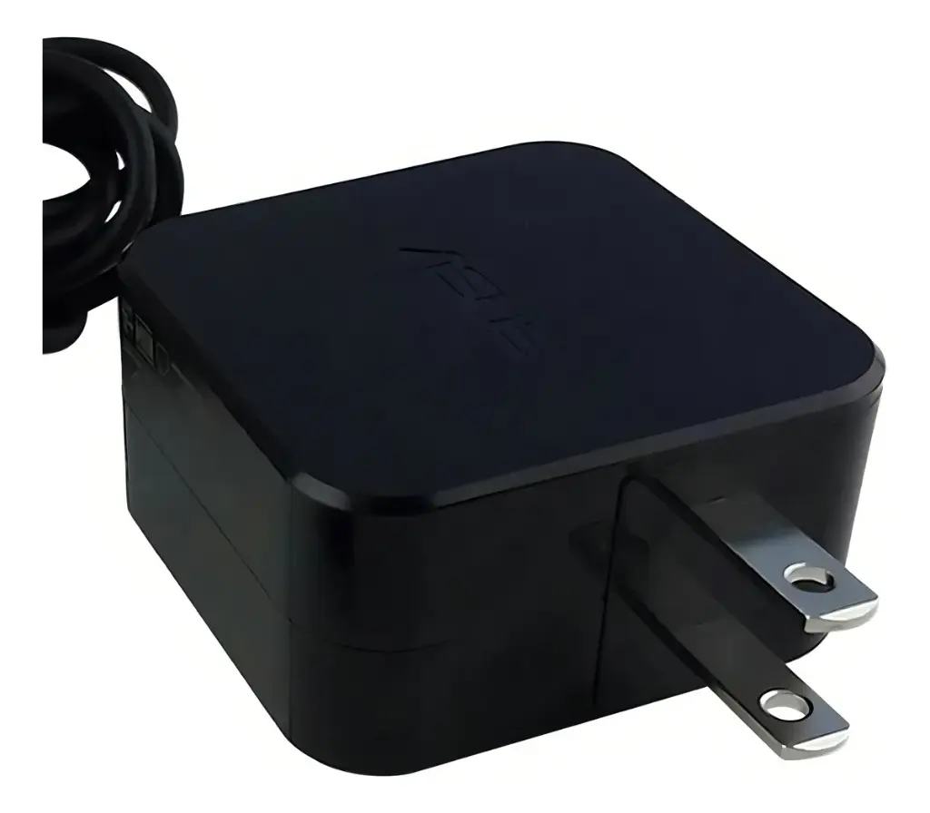 ADP-45AW-Detalle conector DC.webp